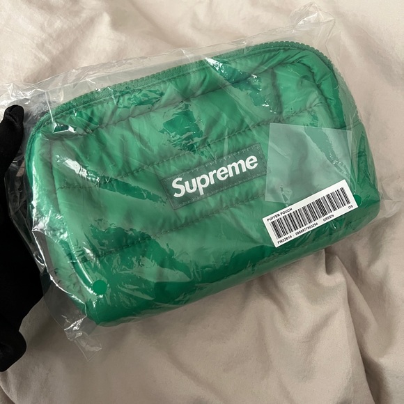supreme Supreme Puffer Pouch Green 22AW Puffer Neck Pouch グリーン